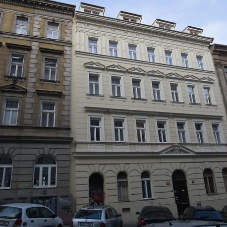 Apartment Continents Nearby Main Train And Bus Station Praag Buitenkant foto