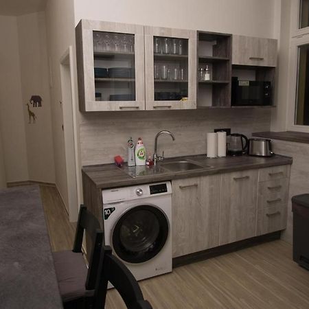 Apartment Continents Nearby Main Train And Bus Station Praag Buitenkant foto