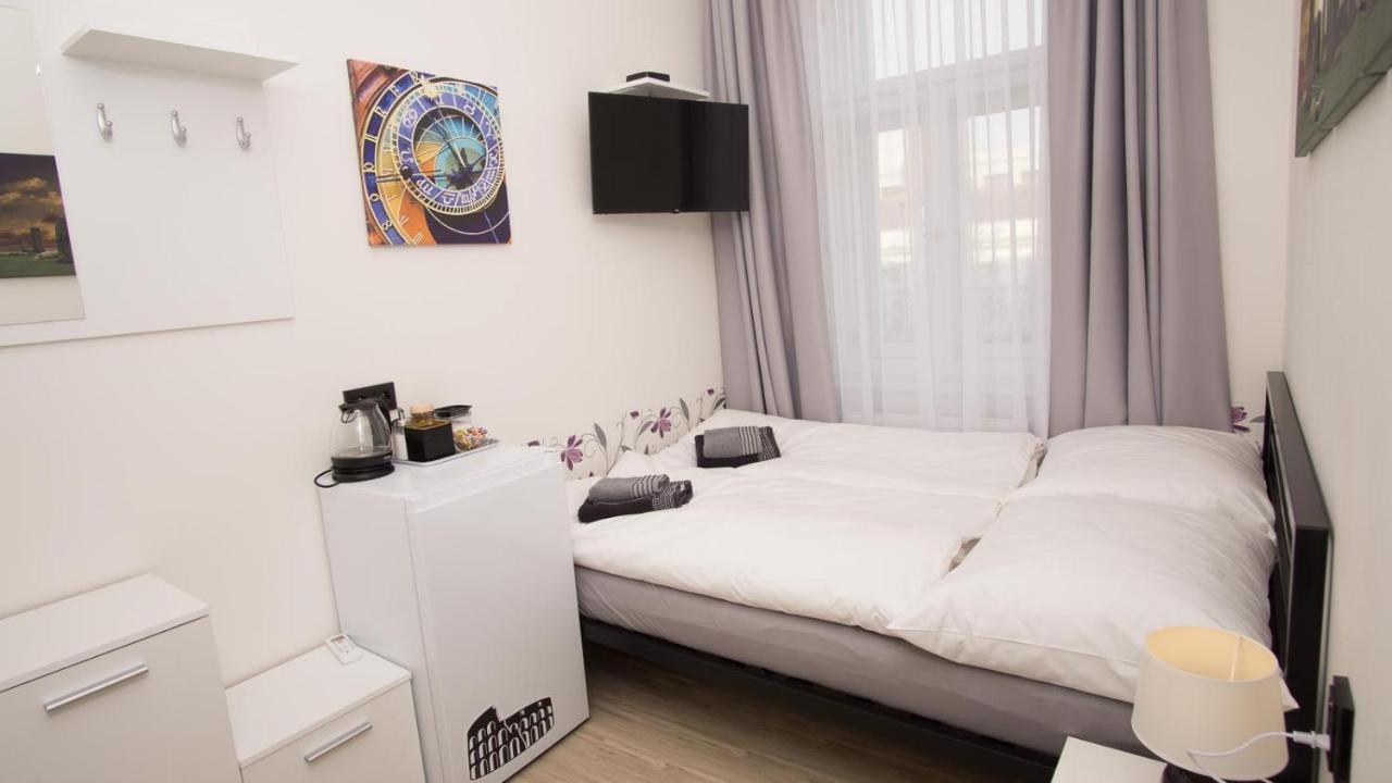 Apartment Continents Nearby Main Train And Bus Station Praag Buitenkant foto
