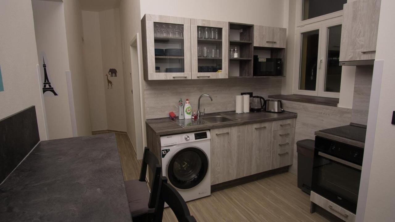 Apartment Continents Nearby Main Train And Bus Station Praag Buitenkant foto