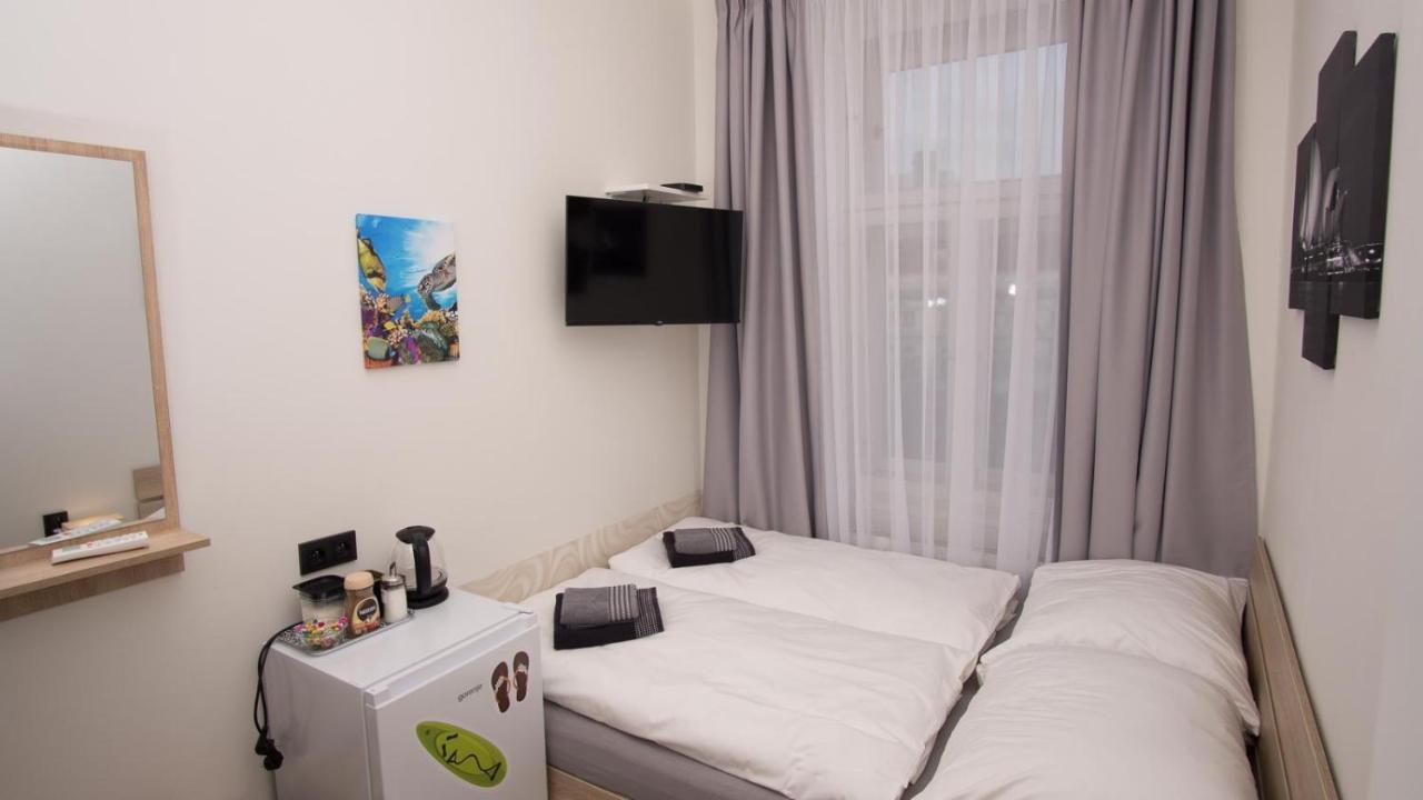 Apartment Continents Nearby Main Train And Bus Station Praag Buitenkant foto